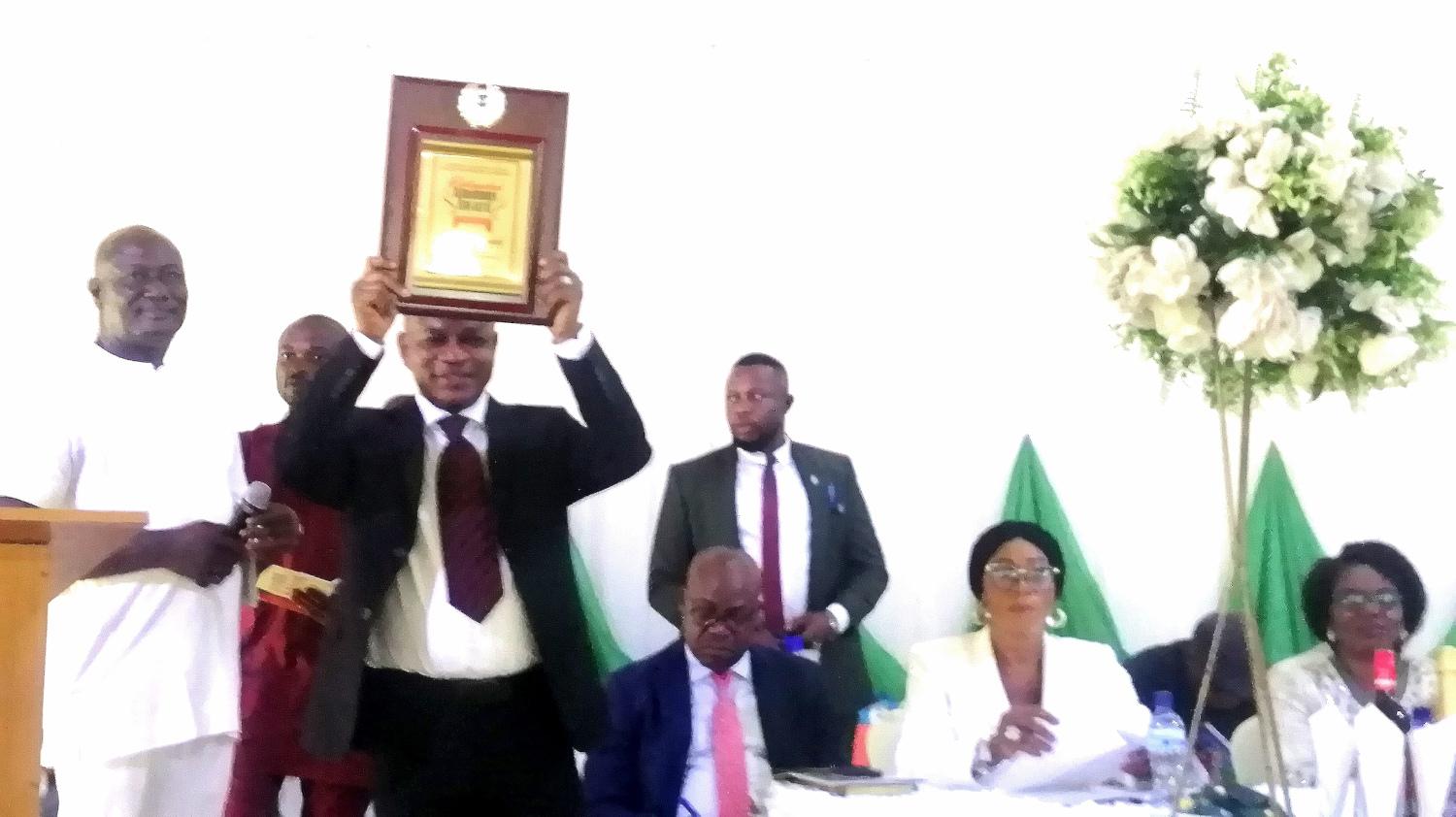 faculty-of-biological-sciences-unn-honours-prof-dozie-vc-komu-with-distinguished-alumnus-award